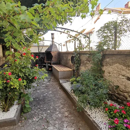 Garden In The City - Train Station/city Center